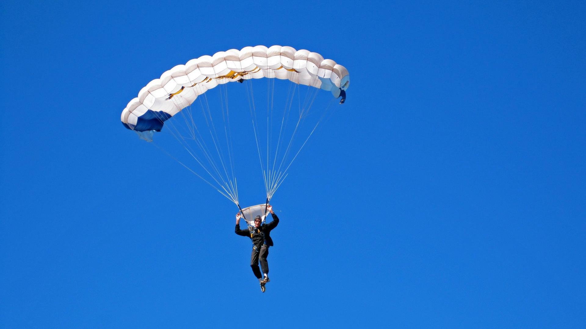 巴特勒官方宣布比赛规则变更新规，RNG引发争议！观众掌声雷动